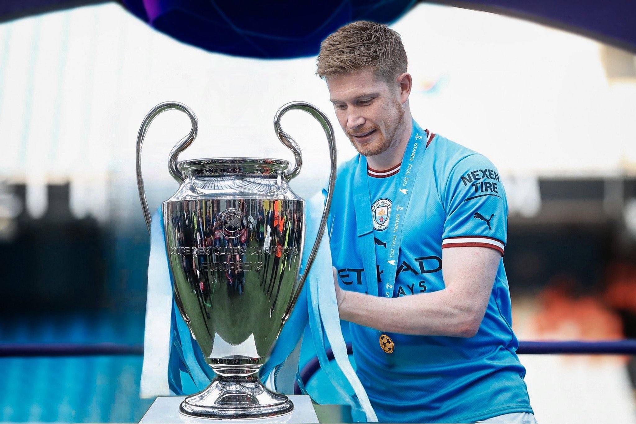 技术日渐精妙呀！字母哥背打转身后仰 皮球划过美妙弧线稳稳落袋