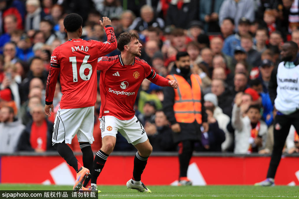 多伦多蓝鸟队凭借乔·卡特（Joe Carter）的世界大赛再见全垒打，蝉联总冠军